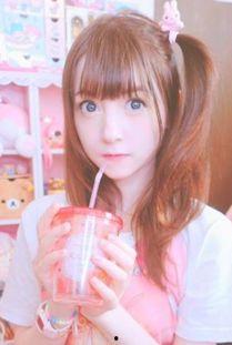 台湾21岁女网红图片,青春活力，网络新宠儿